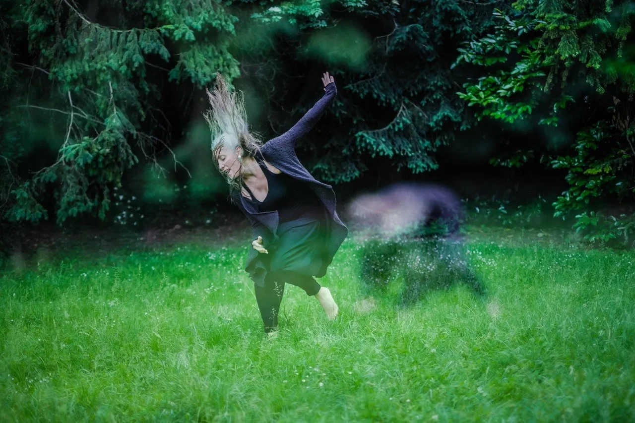 Bild zum Termin „Sweat Your Prayers“ — Julia Knežević in Bewegung.
